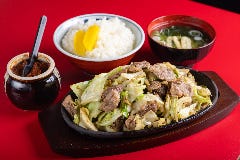 鉄板焼肉 三冠王