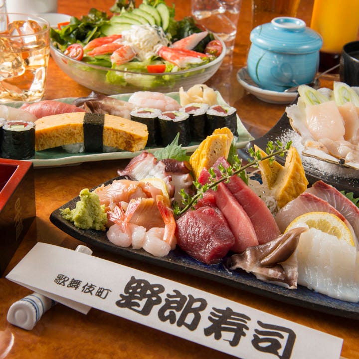 握り寿司などを贅沢に楽しめるコースは飲み放題付で5,900円～
