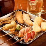 【アツアツ串カツ】
さっくりと軽い食感が特徴♪本場大阪の味！