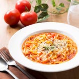 糸引きチーズのトマトパスタ