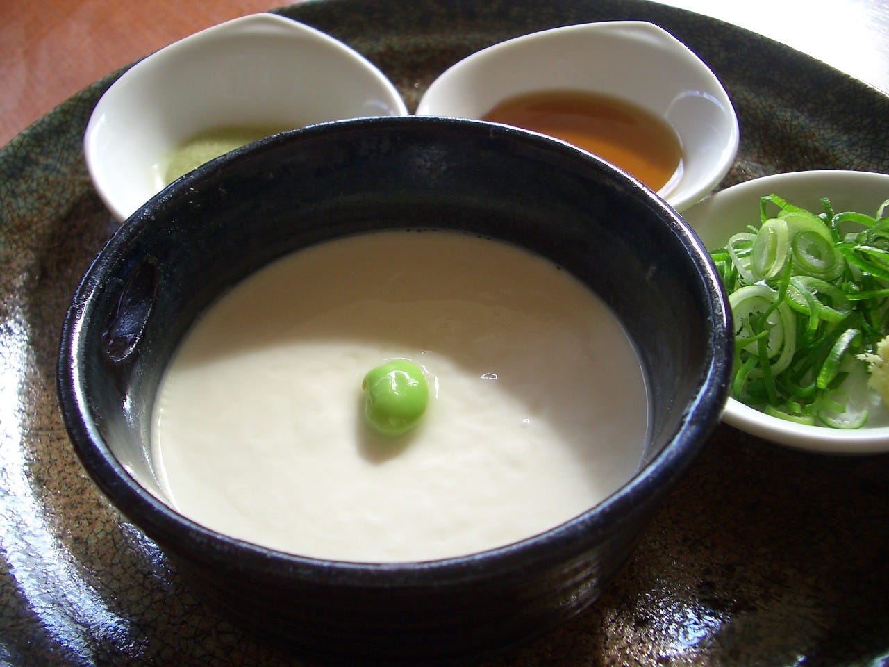 京都の伏流水と天然のにがりだけで丹精に仕込んだ『自家製豆腐』