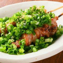 「厳選炭火焼」から「アレンジ焼鳥」まで充実のラインナップ