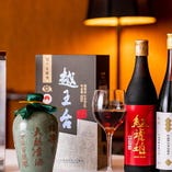 中華料理に合うお酒といえば紹興酒。数種取り揃えております