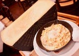 【大きなチーズの中で仕上げる濃厚カルボナーラ】登場！