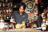 ビールの他カクテル、ウイスキーにもこだわっております！お好みのカクテルをバーテンダーに作ってもらっては？！