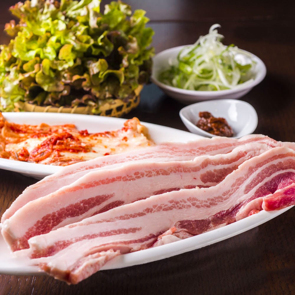 個室焼肉韓国料理 豚ブザ・ 萬和苑 新宿店