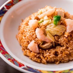 家庭では真似できない高火力で炒める炒飯！パラパラの食感が◎