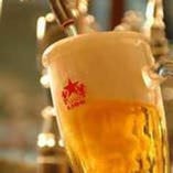 銀座ライオン伝統の一度注ぎ！渾身のサッポロ黒ラベル！生ビール