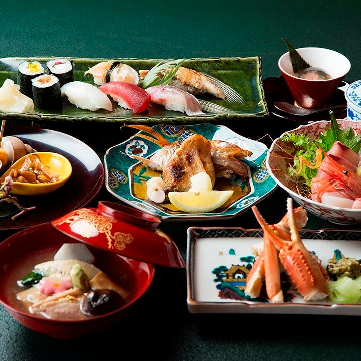 金沢ならではの料理が堪能できる「加賀会席 月コース」が人気