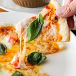 イタリアのカプート社の強力粉を独自にブレンドした自家製ピザ