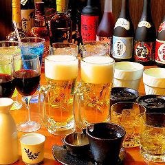 個室完備 まぐろ居酒屋 さかなや道場 名古屋駅太閤通口店_【全ドリンク飲み放題】&ldquo;+500円&rdquo;でグランドメニューより全てのドリンク《約125種類》を飲み放題で満喫！お料理に合わせて厳選した日本酒も飲み放題でお楽しみいただけるので、日本酒好きのお客様必見です。※&ldquo;獺祭&rdquo;を除きます。