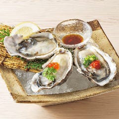 個室完備 まぐろ居酒屋 さかなや道場 名古屋駅太閤通口店_《ニュージーランド産》 活〆牡蠣3種盛合せ