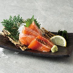 個室完備 まぐろ居酒屋 さかなや道場 名古屋駅太閤通口店_サーモン刺身と炙り盛合せ