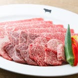 九州産ブランド和牛の赤身肉を盛り合せたセットメニュー
