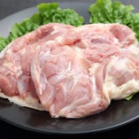 【朝挽き鶏】
宮崎県の銘柄鶏を朝〆して直送！旨味が溢れます