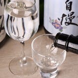 【厳選日本酒】
こだわって選りすぐった極上銘酒が常時15種類！