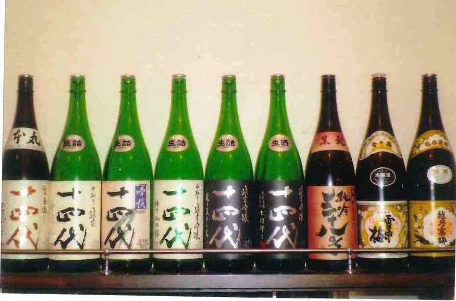 一四代を始め、日本酒は種類豊富にございます。