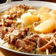 大鍋でコトコト煮込んだ名物料理。豚もつと牛筋の出汁がたっぷり