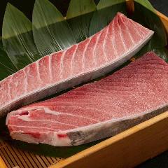 毎朝店主が厳選して仕入れる天然マグロ使用。名物「トロにぎり」