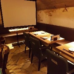 【B1F】プロジェクター付VIPルーム。フロア貸切19名様OK！