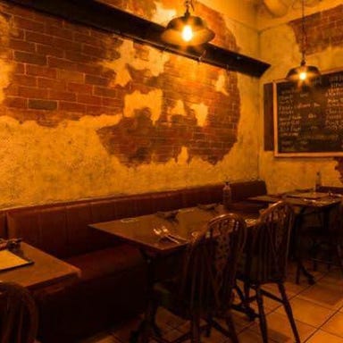 PIZZERIA IL AFFETTO (ピッツェリア イルアフェット)_【テーブル席:2名様卓x1・4名様卓x2】お食事と会話をゆったり楽しく