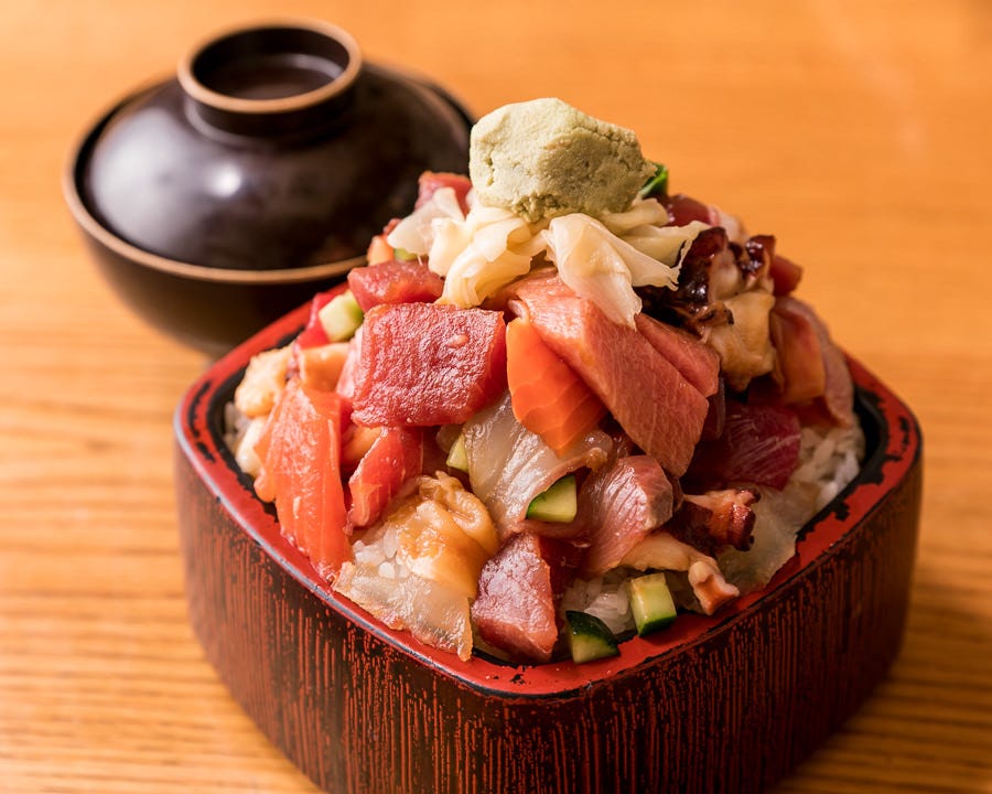 新宿の三是寿司の「みこちゃん丼 大盛り」