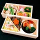 折詰二段重￥２５００～３０００
日本料理の技がいっぱい！