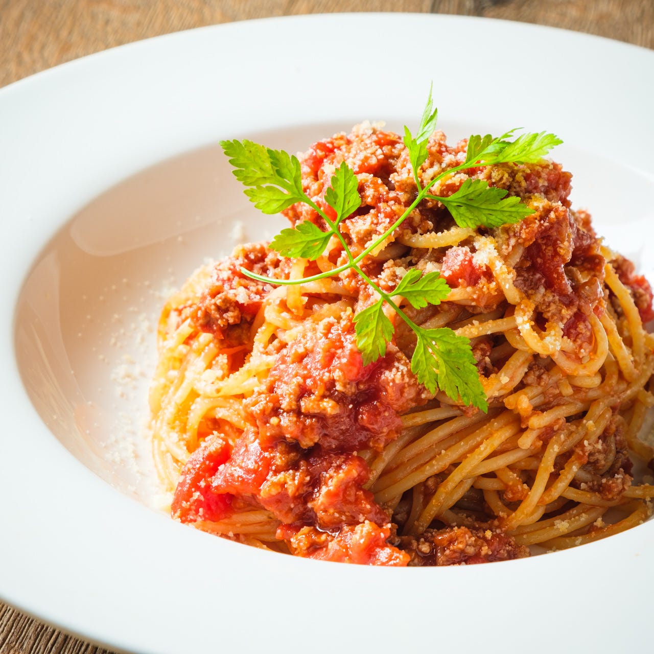 たっぷりのミートソースが絡んだ店長のボロネーゼ風