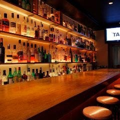 数種類のボトルが並ぶ圧巻のバックバー！