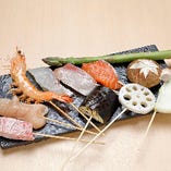 【海鮮串焼き】
素材の良さを引き出す自慢の串焼きメニュー