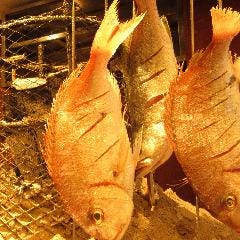 炉端で焼き上げる豪快な鮮魚は絶品です!!