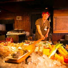 日替のオススメメニューも豊富。今旬の味をカウンターでぜひ!