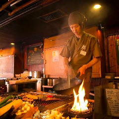 毎朝市場から新鮮な食材を仕入れて目の前で焼いてくれます。