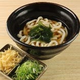 最後の〆に食べたくなる、素うどん