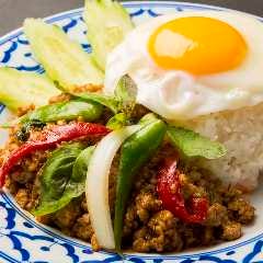 自慢のタイ料理は女性に大人気！
