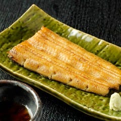 江戸の香り　名物白焼。 わさびと秘伝の割り醤油でどうぞ。