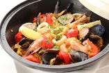 南仏・地中海料理がコンセプト。タジン鍋もファンが多い。