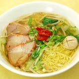 特製玉子麺、チャーシュー・豚団子入り（鶏ガラスープ）