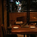 【2～8名様／テーブル席】心斎橋の街明かりが愉しめる人気のお席です