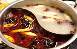 四川風麻辣スープとコラーゲンたっぷり白湯スープの２色薬膳火鍋♪