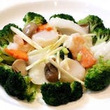 季節野菜と海鮮3種の炒め物