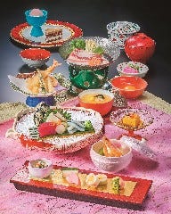 華やかな季節限定コースと季節会席をご堪能ください