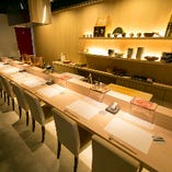 カウンター席【8名様まで】目の前で調理して揚げたてを提供。天ぷら専門店の特等席
