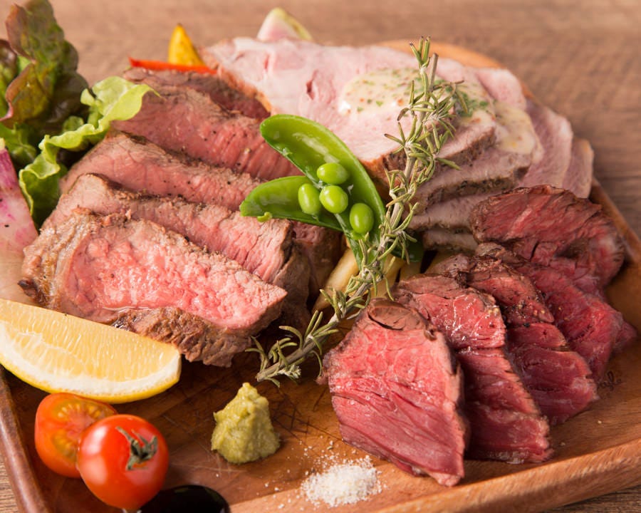 肉バル 500円ピザ30種 Cona 新越谷varie店 写真 ぐるなび