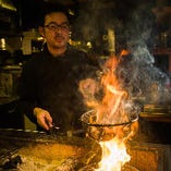 人気の炙り焼きは必食！