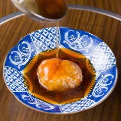 海老、ぎんなんを混ぜ込んだれんこん万十にとろり餡をかけて…