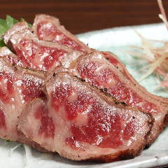 牛肉のたたき風ローストビーフは創業者がこよなく愛した逸品です