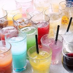 5種類以上のオリジナルカクテルやノンアルコールモクテルも豊富