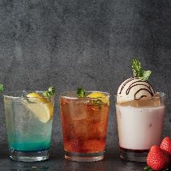 オリジナルカクテルやノンアルコールモクテルも豊富