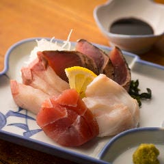 その日に仕入れた鮮魚を、お造りにしてご提供しております!